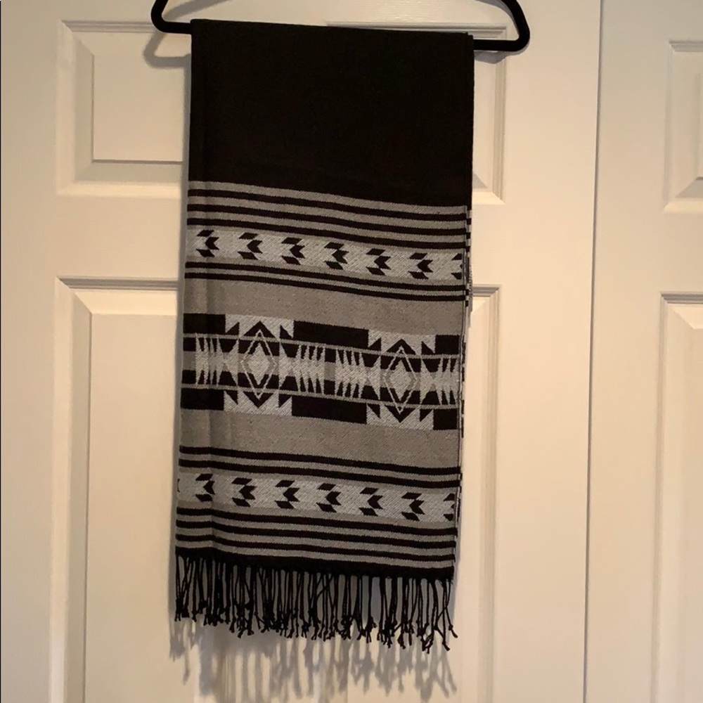 Black/white patterned wrap, acrylic/poly